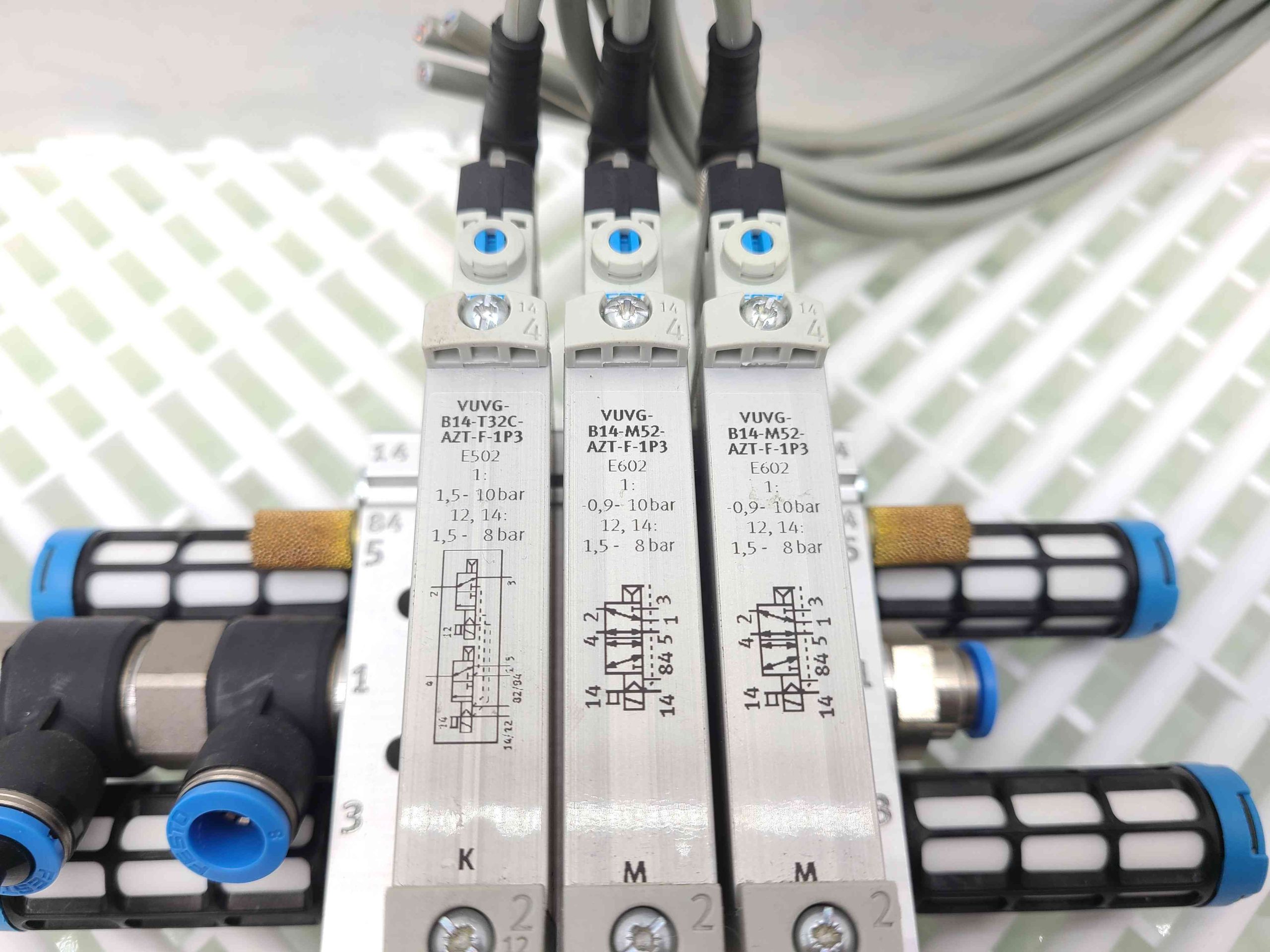 Festo VUVG Valve Manifold 572230 w/ (1) E502 & (2) E602 Solenoid Valves - Used - Image 12