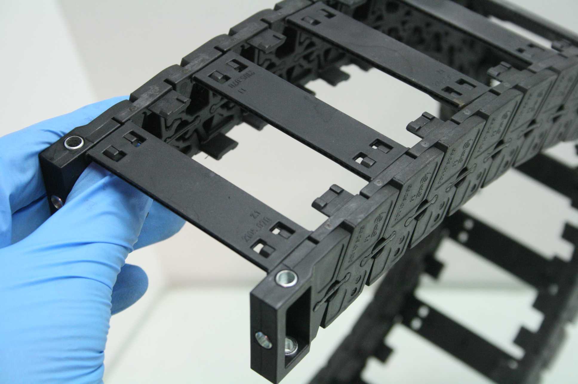 Igus E6-29-01-100 / E6-29-02-100 Wireway Robotic Cable Carrier Cable Chains 39" - Used - Image 14