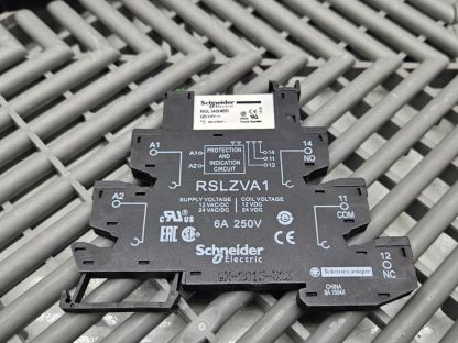 Lot of 5 Schneider Electric 250V Relay Base RSLZVA1 w/ RSL1AB4BD Relay - Used - Image 3