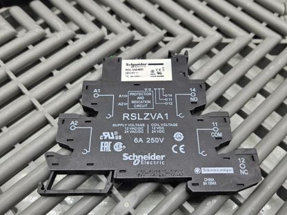 Lot of 5 Schneider Electric 250V Relay Base RSLZVA1 w/ RSL1AB4BD Relay - Used - Image 7