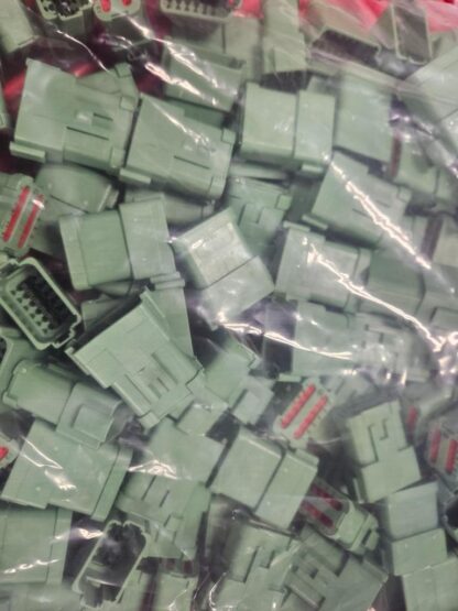 New Deutsch DT04-12PC-CE01 Connector Housing with Endcap / C-Key / 8 Pole - New - Image 9