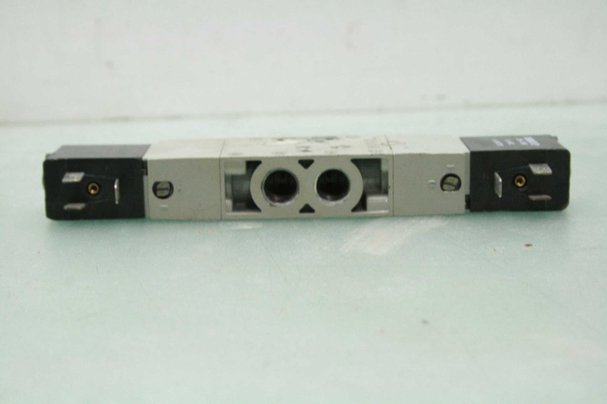 Numatics L12BB752B017G61 Solenoid Air Control Valve / 3 Bar - Used - Image 12
