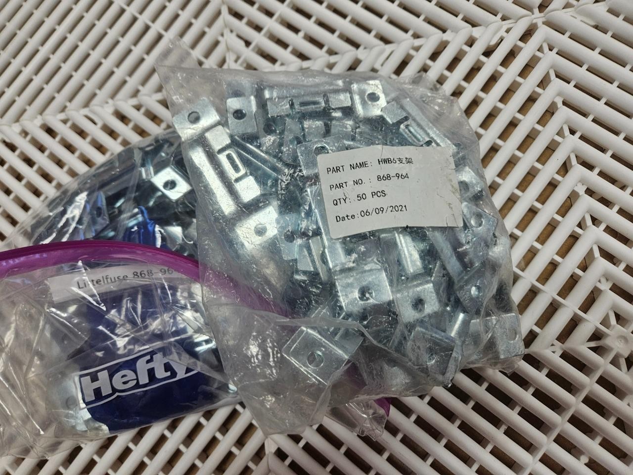 (Qty 2) New Littelfuse 868-964 Mounting Bracket HWB18 - New - Image 3