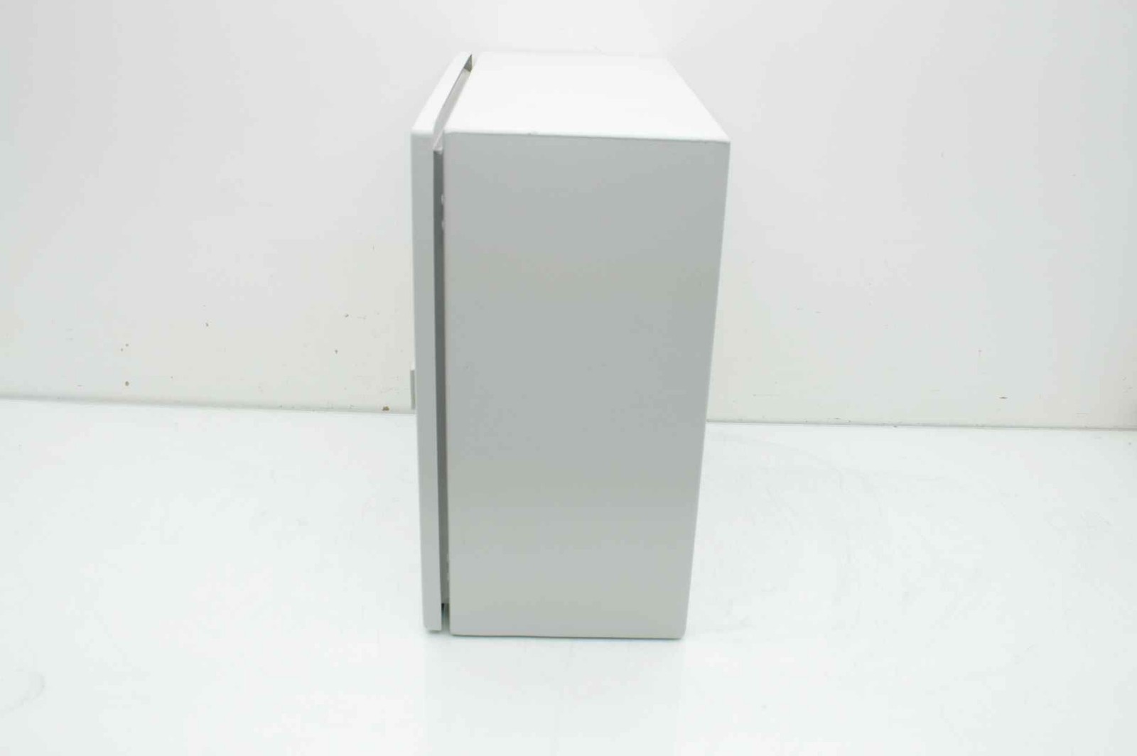 Rittal 1244250 Nema 4 Wall Mount Electrical Enclosure 400mm x 400mm x 210mm - Used - Image 11