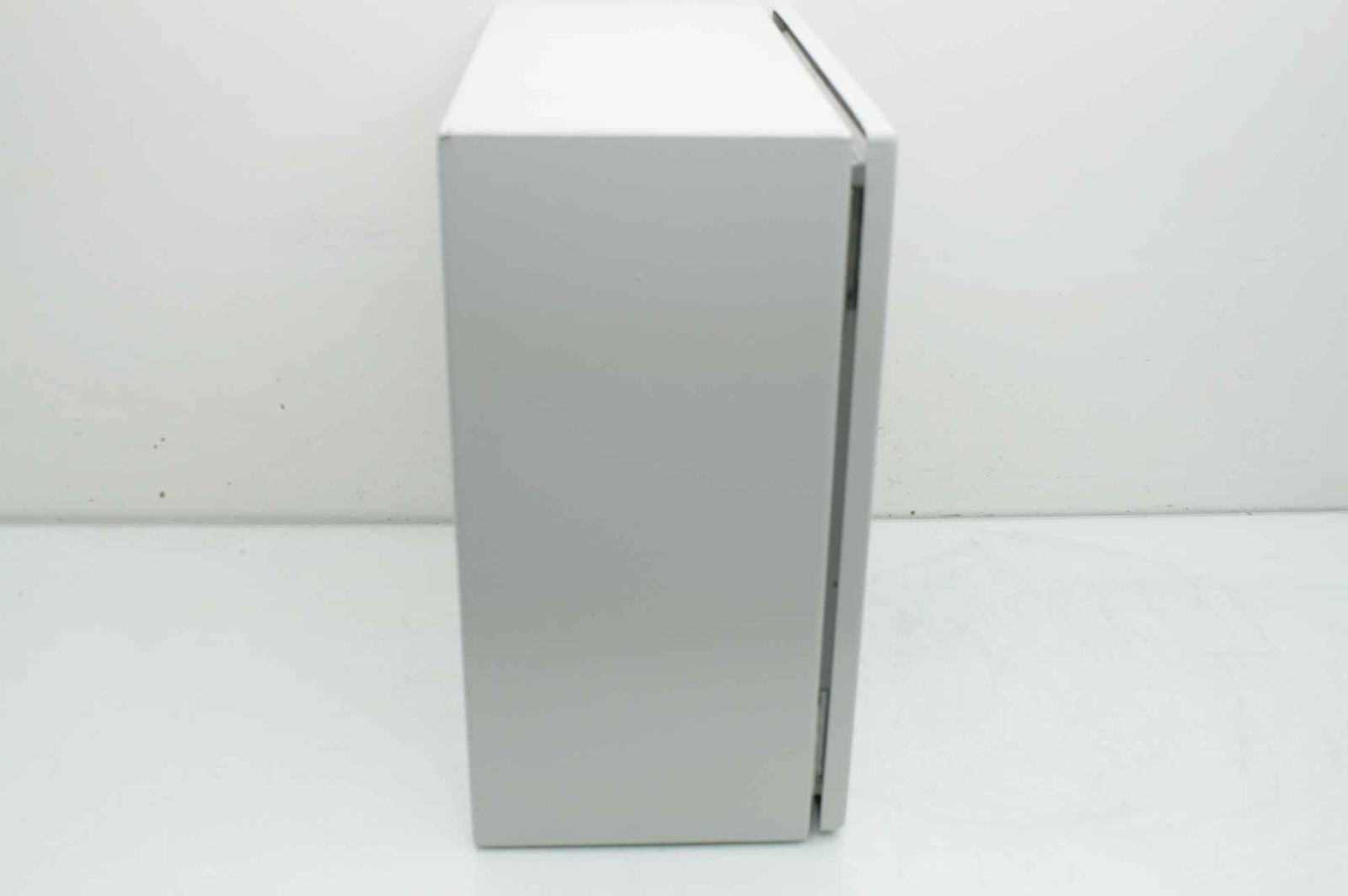 Rittal 1244250 Nema 4 Wall Mount Electrical Enclosure 400mm x 400mm x 210mm - Used - Image 4