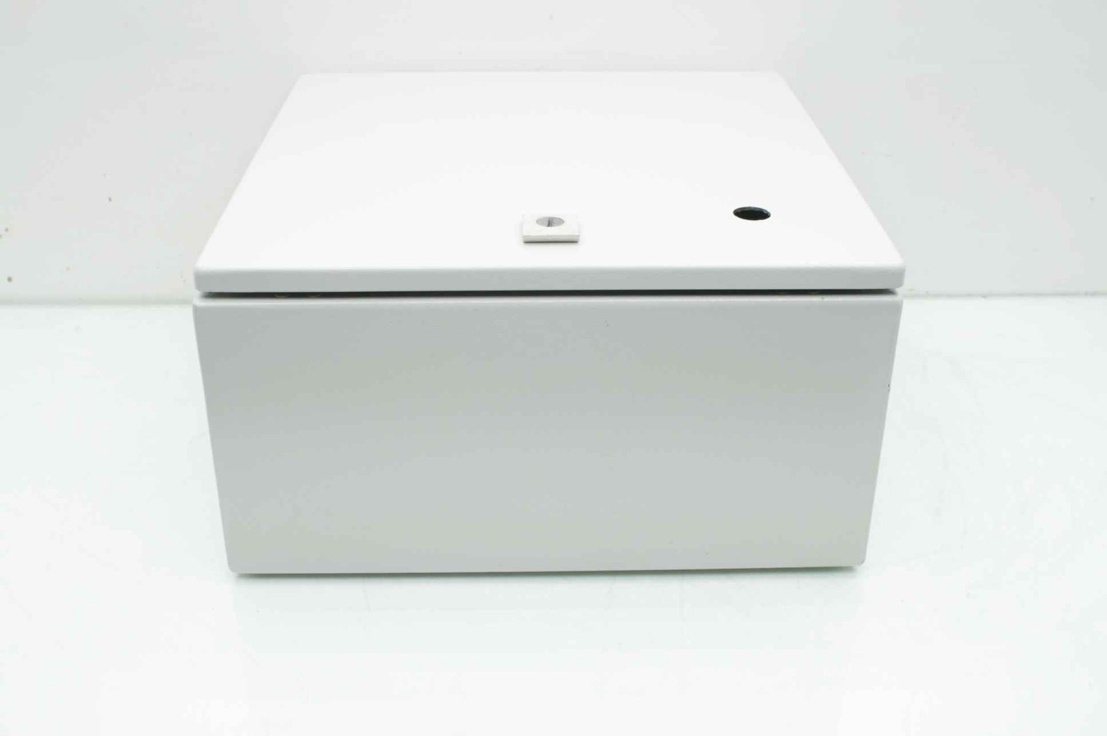 Rittal 1244250 Nema 4 Wall Mount Electrical Enclosure 400mm x 400mm x 210mm - Used - Image 8