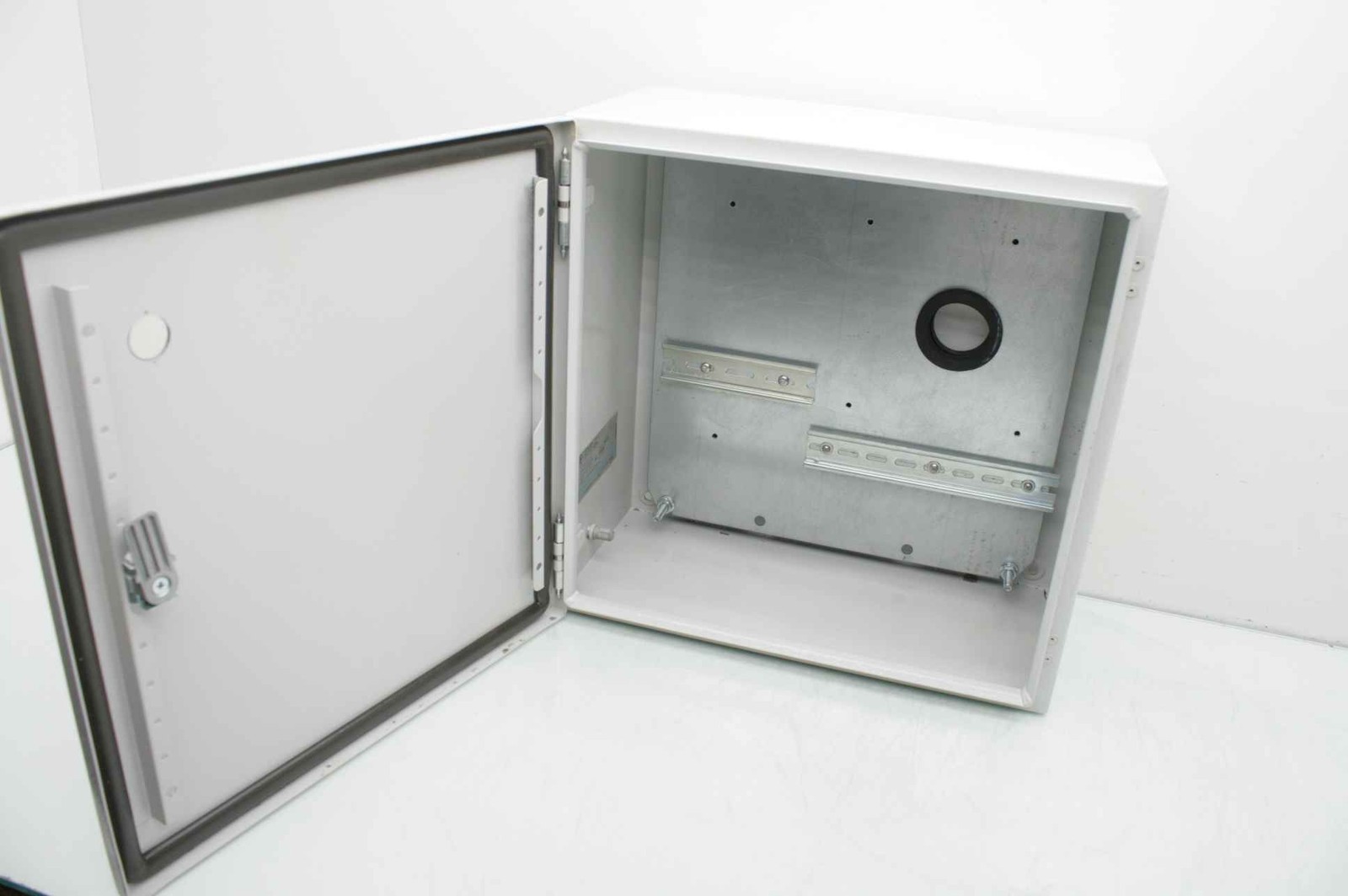 Rittal 1244250 Nema 4 Wall Mount Electrical Enclosure 400mm x 400mm x 210mm - Used - Image 10