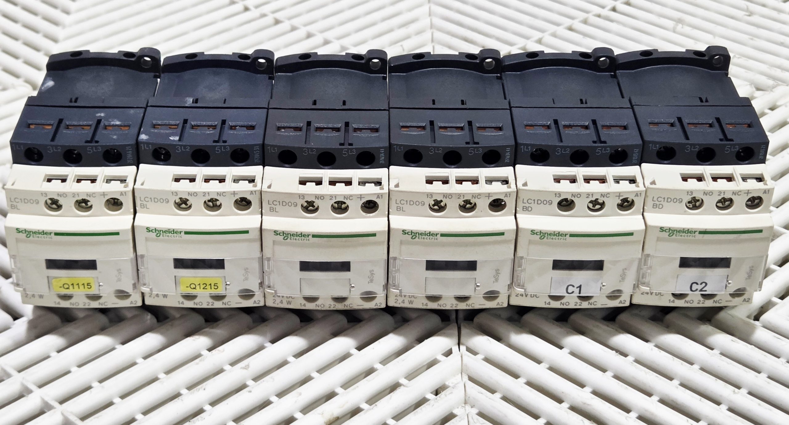 Schneider LC1D09BL/BD TeSys D 9A 24VDC Contactor w/ LAD4TBDL Lot/6 - Used - Image 13