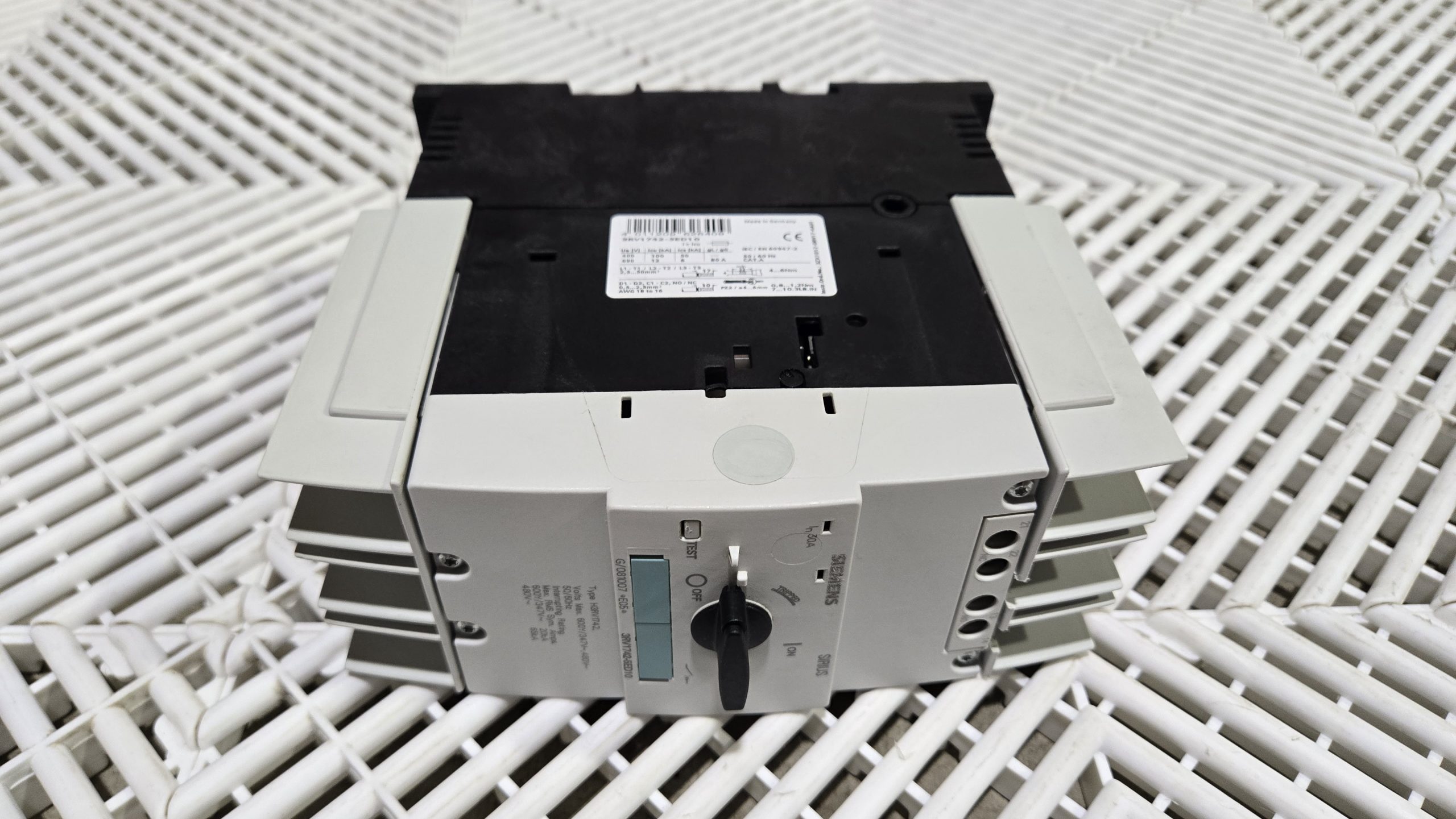 Siemens 3RV1742-5ED10 30A 3-Pole 600 VAC Motor Circuit Breaker Used - Used - Image 17