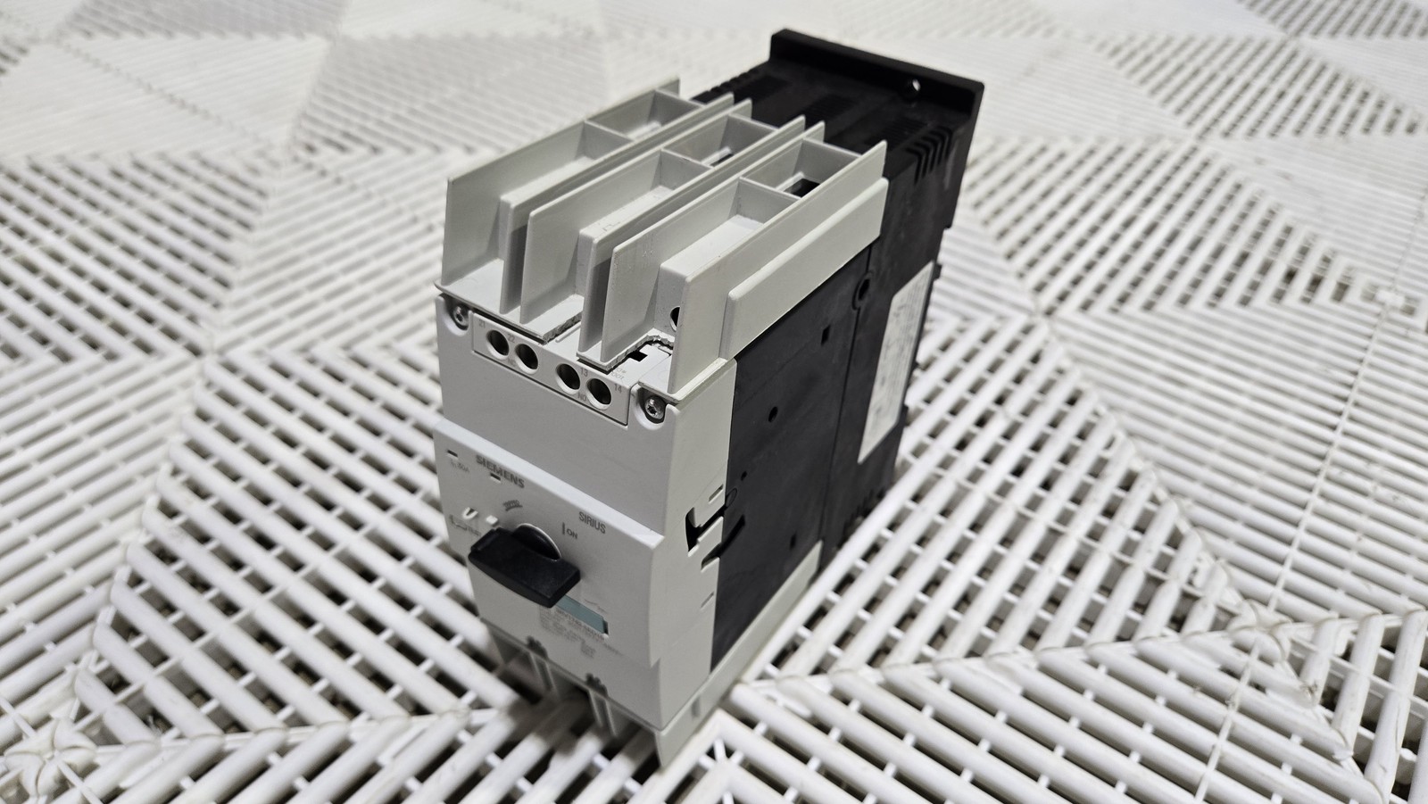 Siemens 3RV1742-5ED10 30A 3-Pole 600 VAC Motor Circuit Breaker Used - Used - Image 7