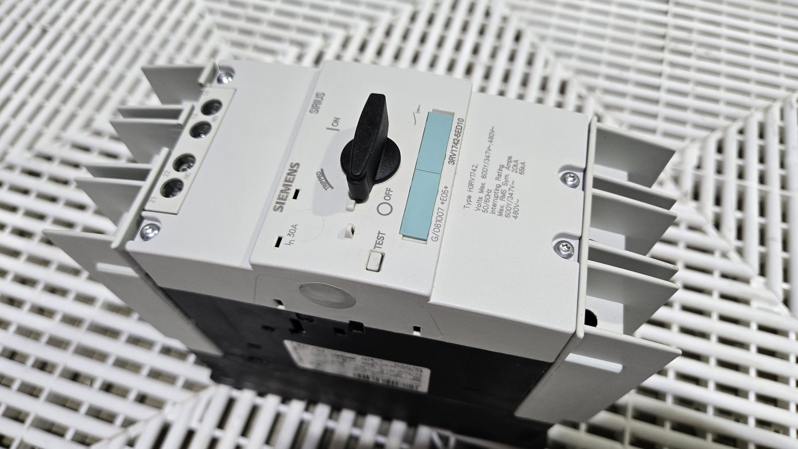 Siemens 3RV1742-5ED10 30A 3-Pole 600 VAC Motor Circuit Breaker Used - Used