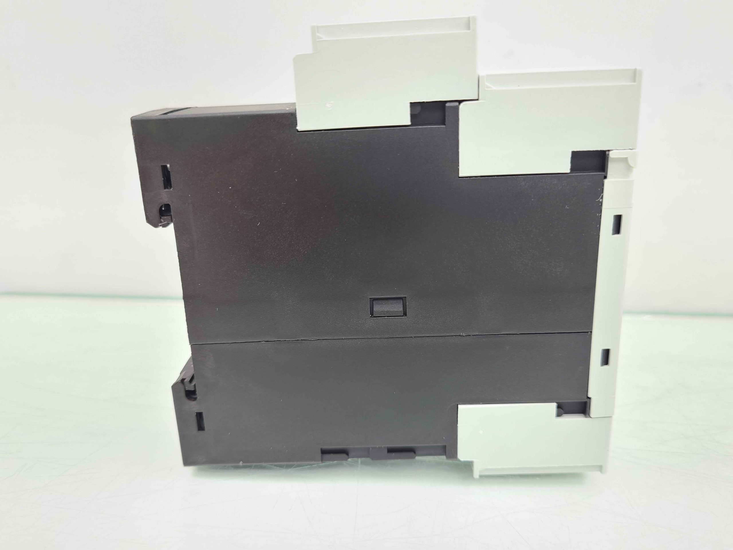Siemens Sirius 3RN1010-1CB00 Thermistor Motor Protector - Used - Image 9