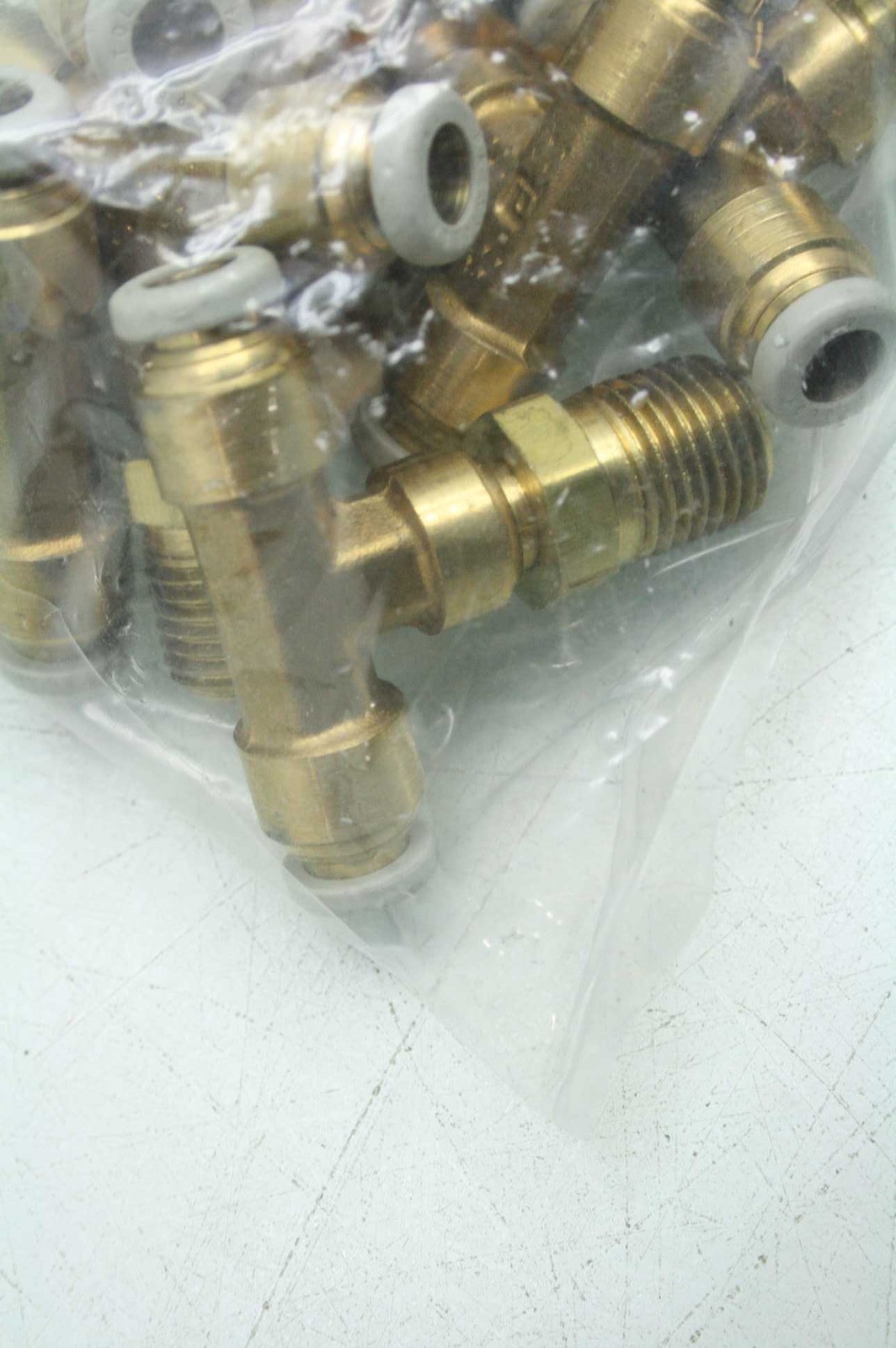 14 New Parker W172PL-4-4 Push-to-Connect Brass Tee Pipe Fittings / Prestolock - New - Image 4