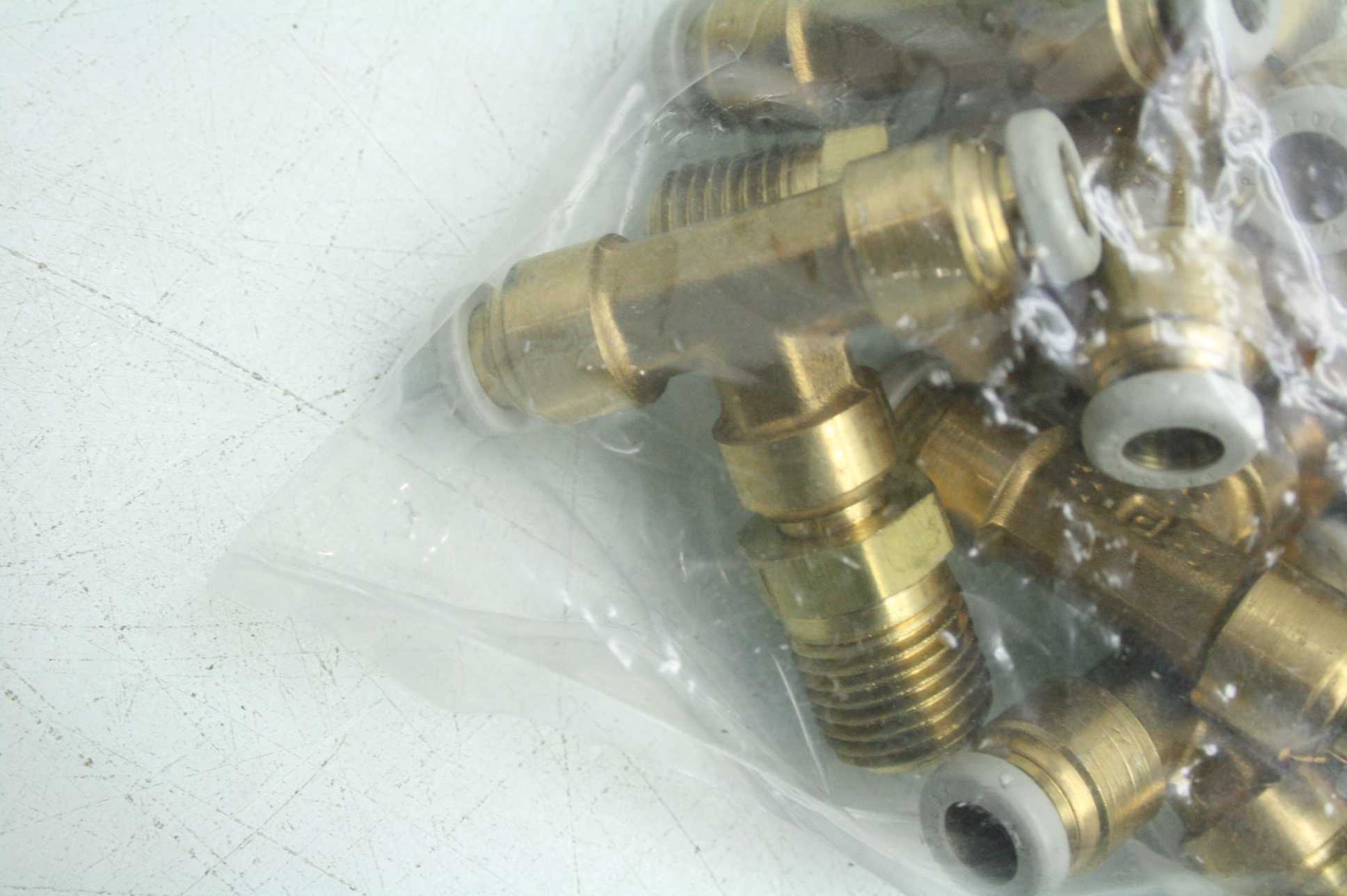 14 New Parker W172PL-4-4 Push-to-Connect Brass Tee Pipe Fittings / Prestolock - New - Image 10