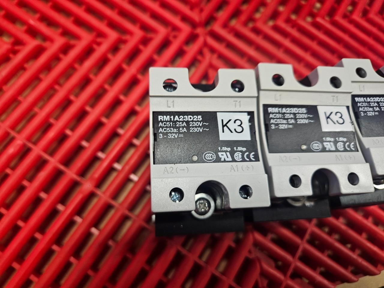 3 Carlo Gavazzi RM1A23D25 Solid State Relay 3-32V DC Input w/ Heat Sinks - Used - Image 4