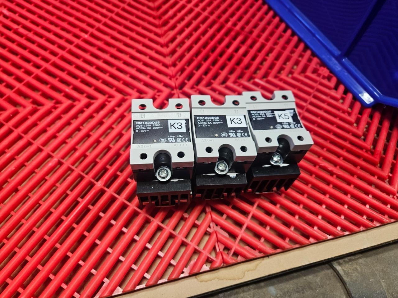 3 Carlo Gavazzi RM1A23D25 Solid State Relay 3-32V DC Input w/ Heat Sinks - Used - Image 5