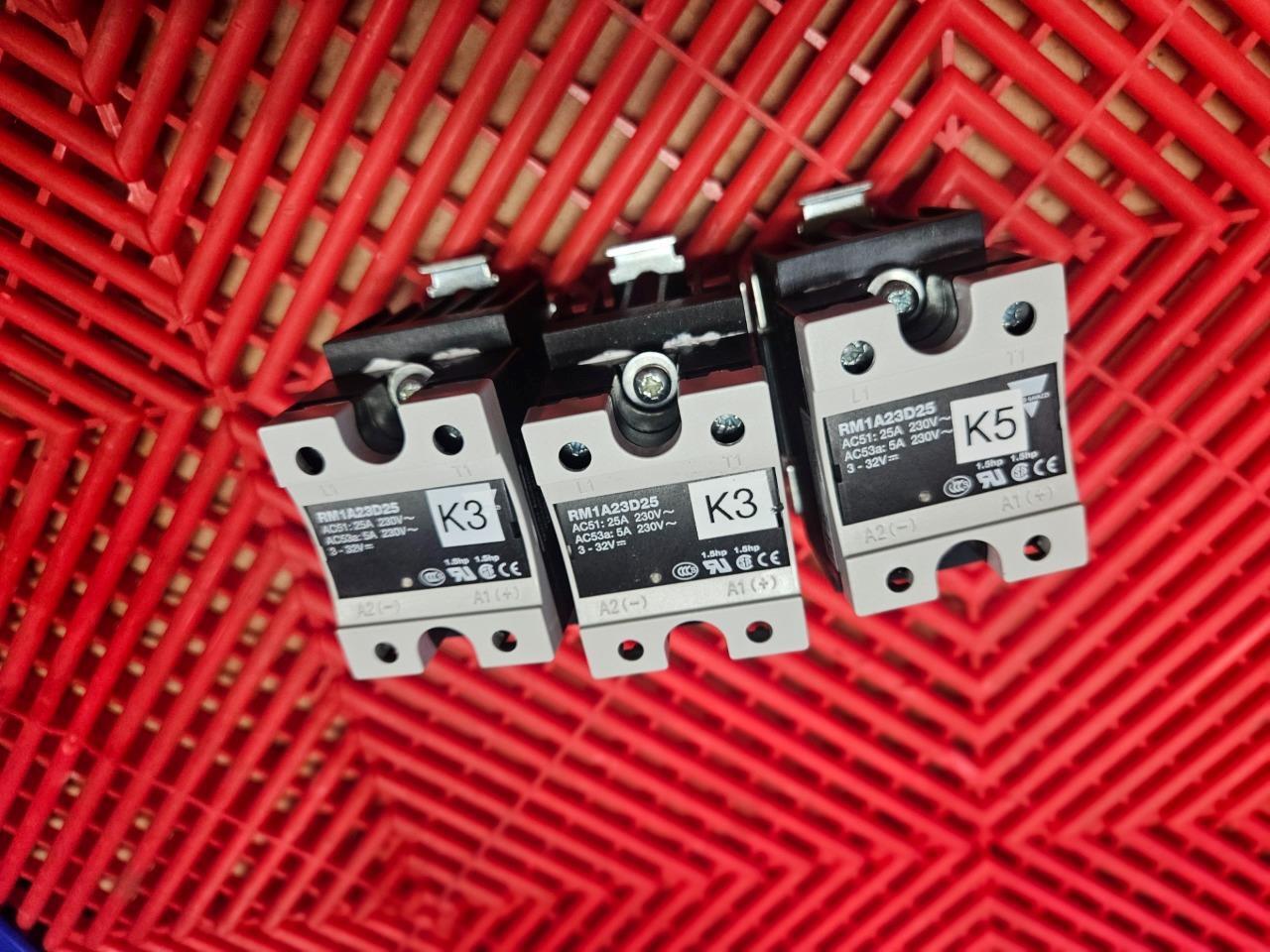 3 Carlo Gavazzi RM1A23D25 Solid State Relay 3-32V DC Input w/ Heat Sinks - Used
