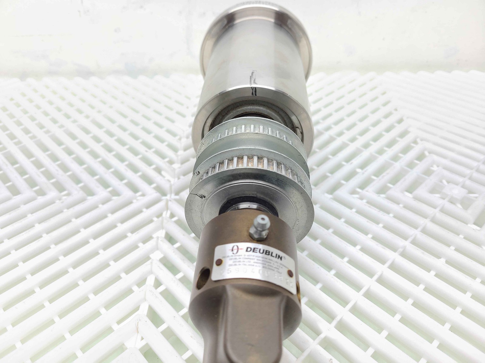 52-132692C Spindle w/ Deublin 55-904003-920 Rotating Union & 2 Gears - Used - Image 3