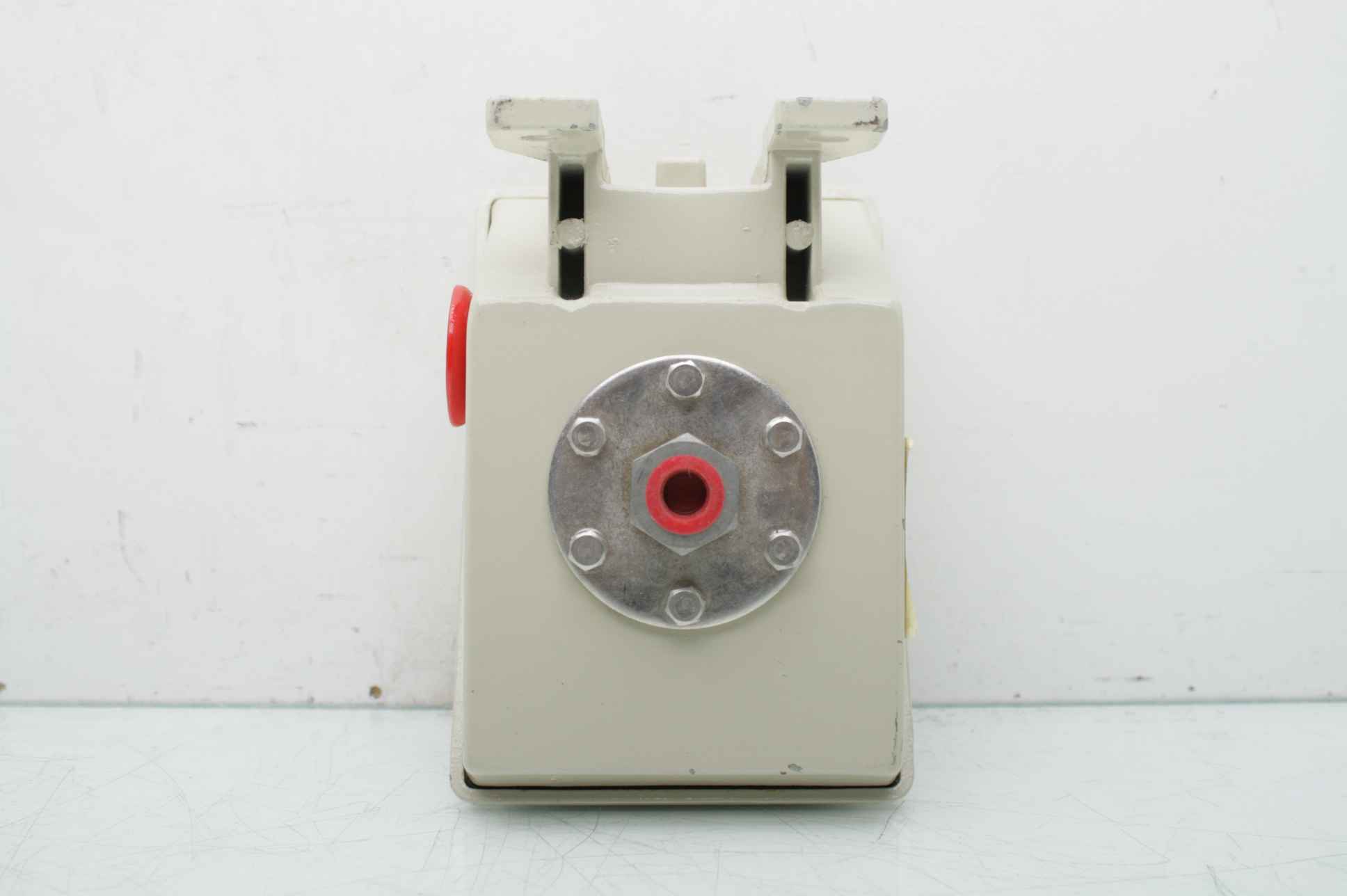 AshCroft Dresser LPDN4GGB25 XK3 60 PSI Pressure Switch Transmitter - Used - Image 19