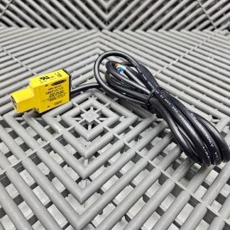 Banner Mini-Beam SM312CV2 Visible Red LED Industry Standard Sensor - Used