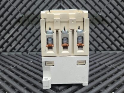 Eaton Cutler-Hammer CE15HN3 Motor Starter 600V AC, 44A, 40HP 120VAC Coil - Used - Image 12