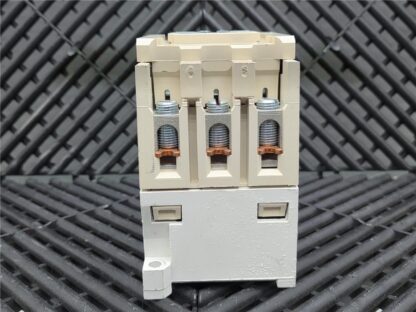 Eaton Cutler-Hammer CE15HN3 Motor Starter 600V AC, 44A, 40HP 120VAC Coil - Used - Image 5