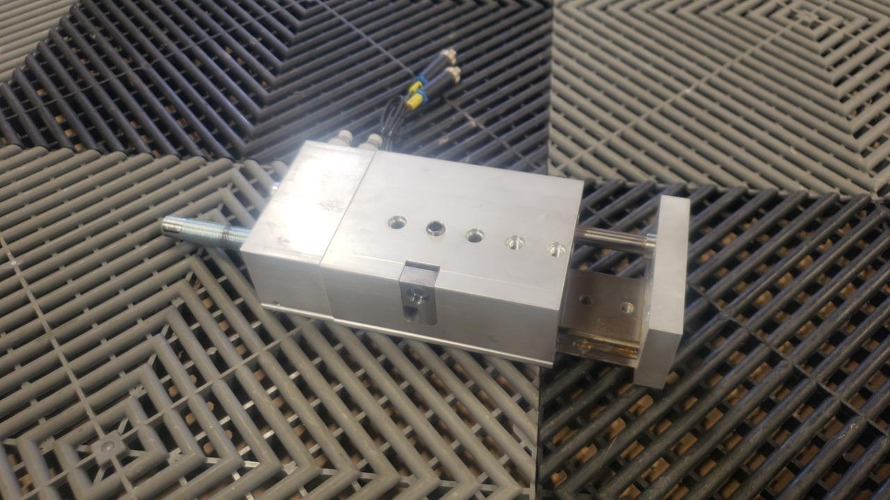 Festo DGSL-20-40-Y3A Mini Slide Pneumatic 20mm Bore x 40mm Stroke 544024 - Used - Image 10