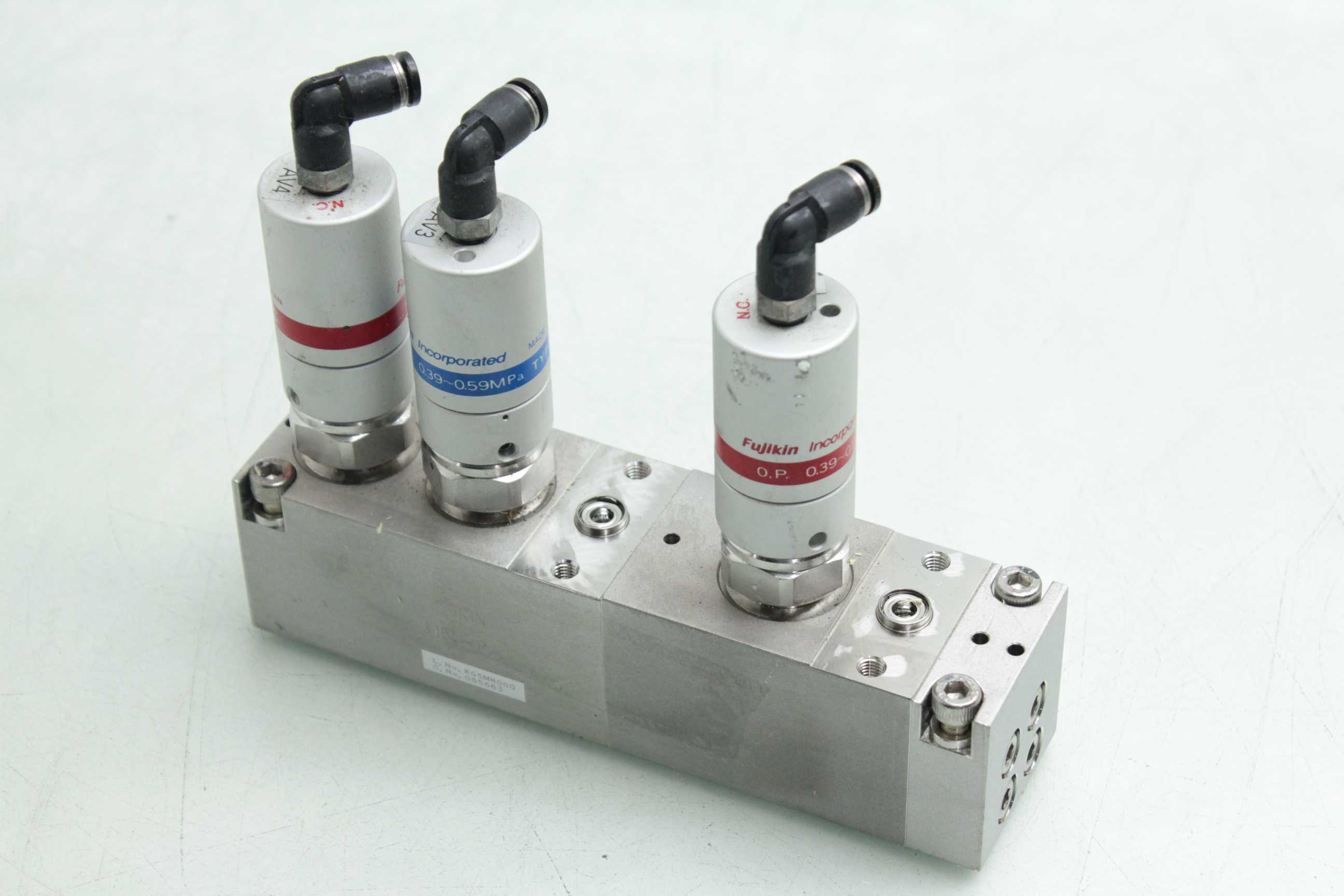 Valves & Manifolds Fujikin FPR-SDAT-21-6.35UGF-APD#B Pneumatic Actuated ...