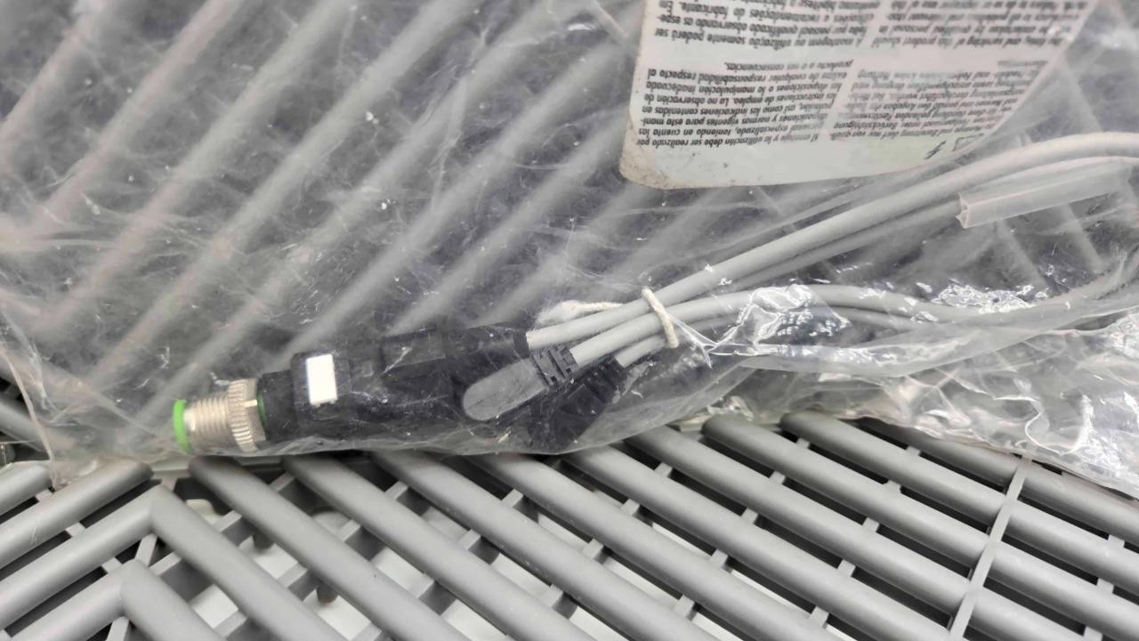 Murrelektronik 7000-40841-2100030 Y-Distributor M12 Male 2x M8 Female 90 Degree - New - Image 4