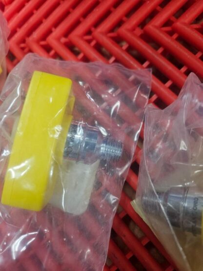 New Bay Chemetron CMF-16-4 Medical Air x 1/4" NPT Male Coupler - New - Image 9