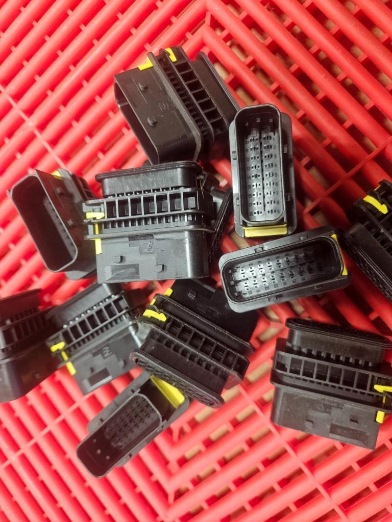 New TE Connectivity AMP 1-1564412-1 Connectors 18 Position - New - Image 11