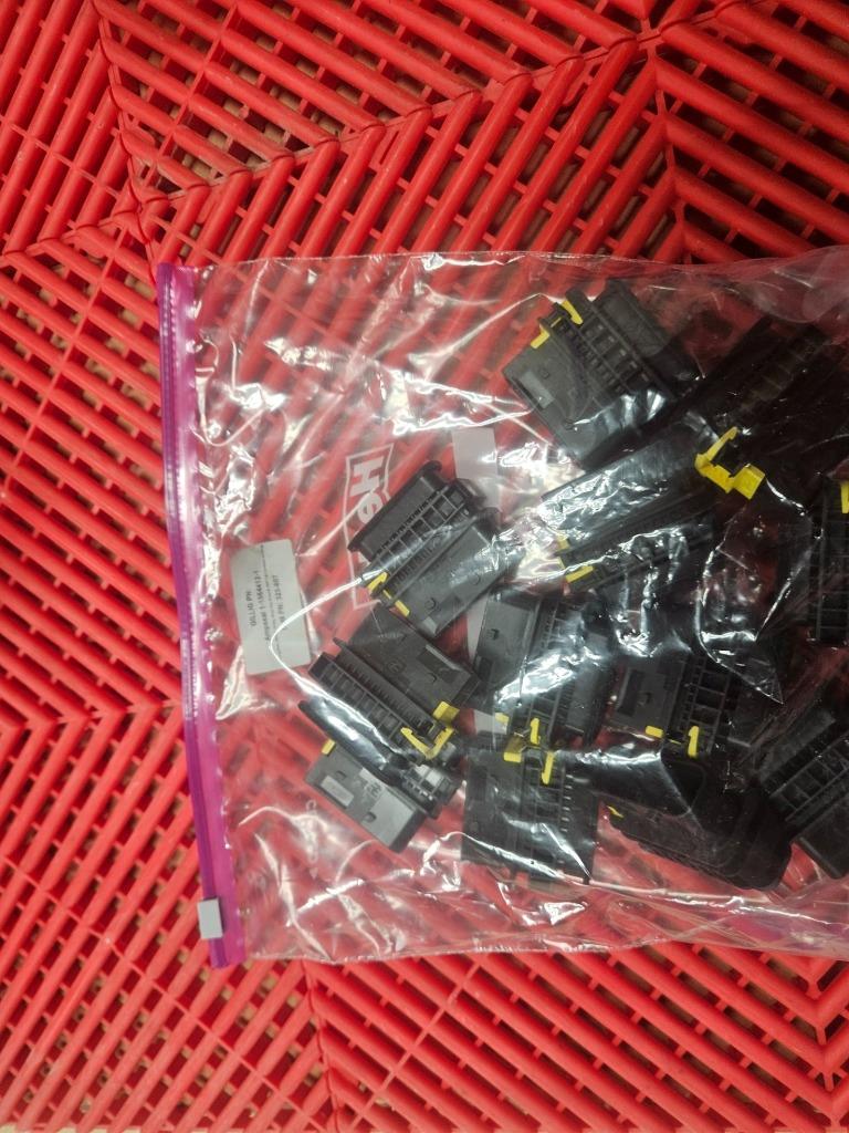 New TE Connectivity AMP 1-1564412-1 Connectors 18 Position - New - Image 12