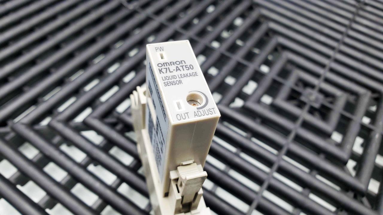 Omron K7L-AT50 Liquid Leakage Sensor Amplifier - Used - Image 10