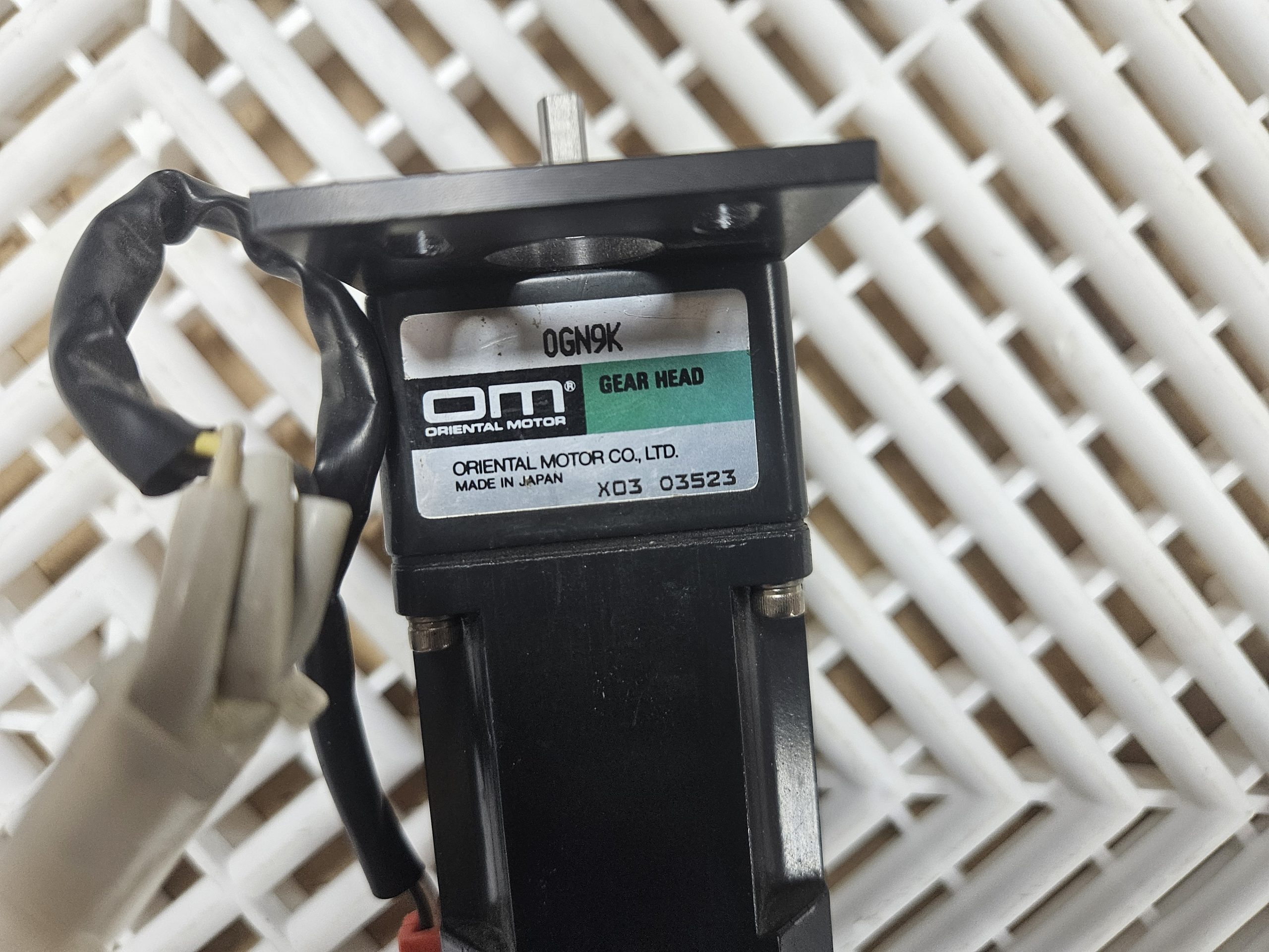 Oriental Motor 0RK1GN-C 1W 200V Reversible AC Motor 0GN9K 9:1 Gearhead - Used - Image 11