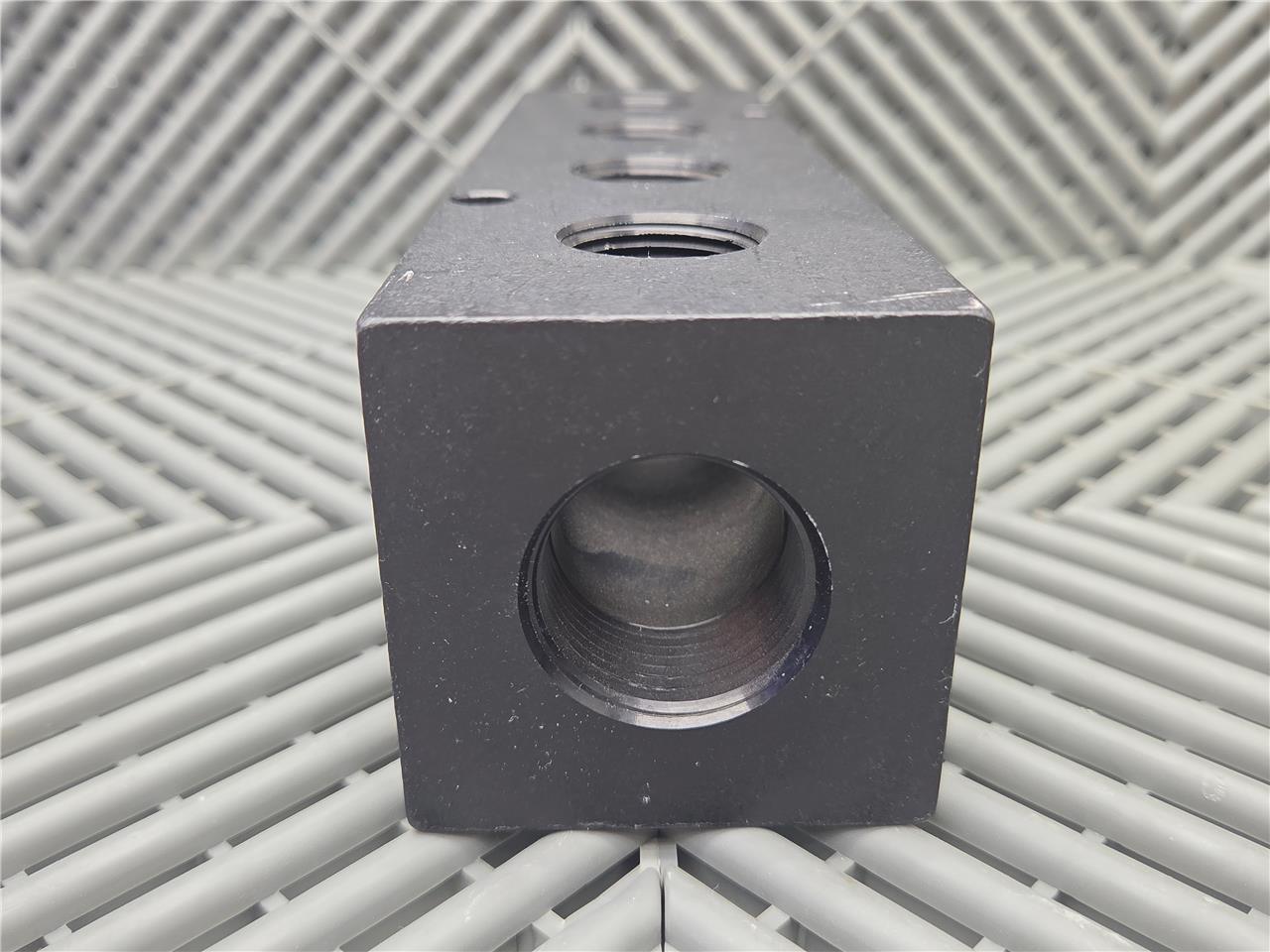 Polyconn PC000-04-3/4 Aluminum Air Manifold (4) 3/4" NPT Out x (2) 1" NPT In - New - Image 14