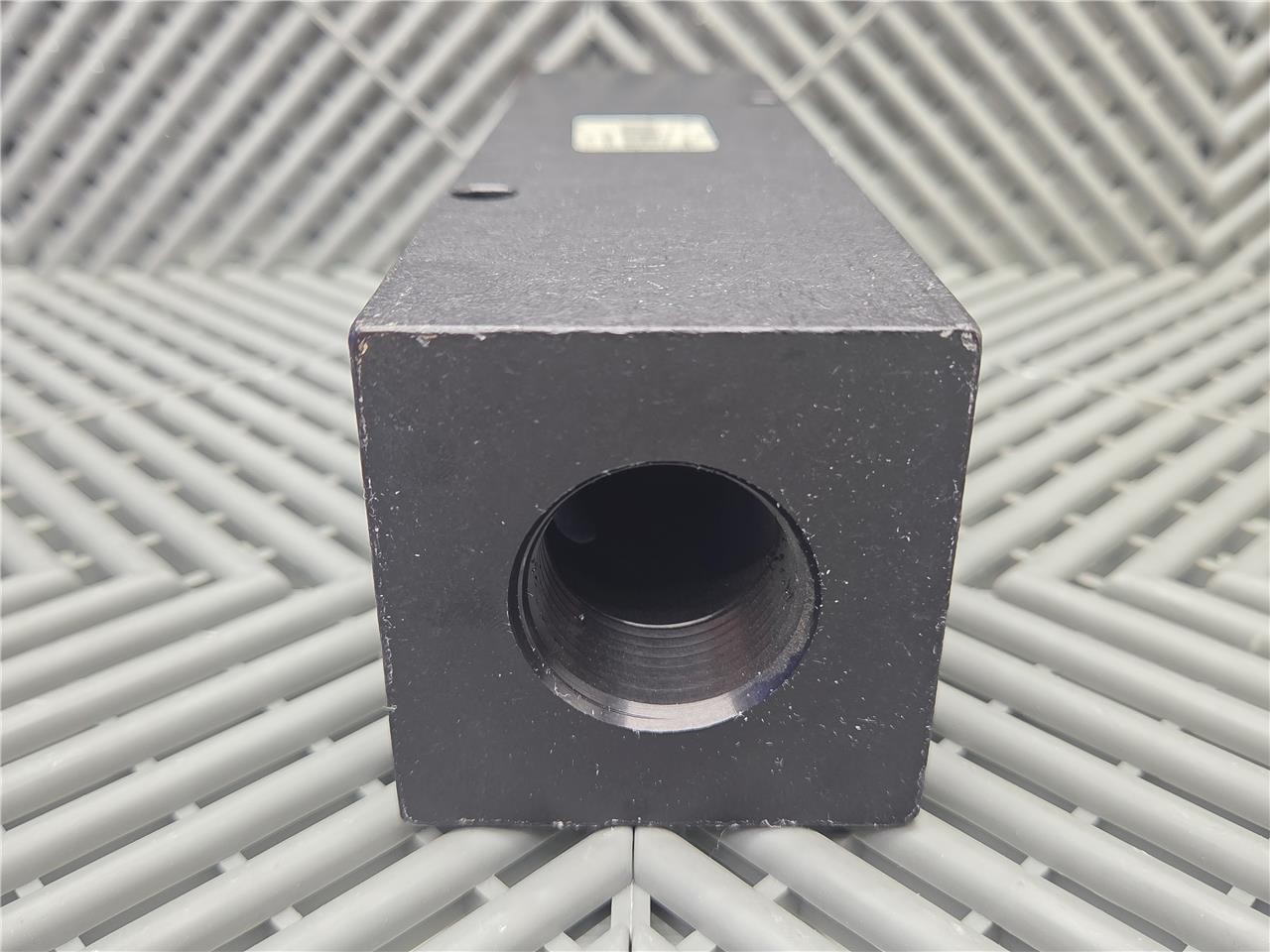 Polyconn PC000-04-3/4 Aluminum Air Manifold (4) 3/4" NPT Out x (2) 1" NPT In - New - Image 4