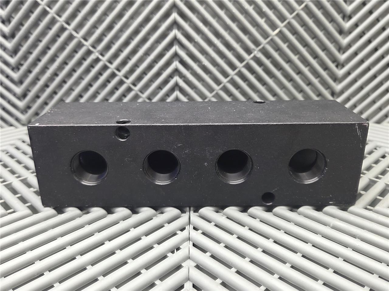 Polyconn PC000-04-3/4 Aluminum Air Manifold (4) 3/4" NPT Out x (2) 1" NPT In - New - Image 10