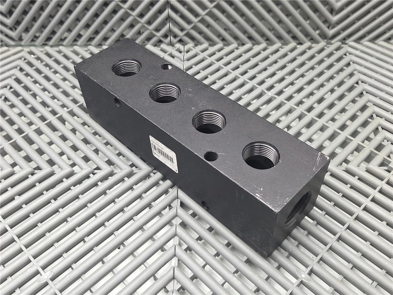 Polyconn PC000-04-3/4 Aluminum Air Manifold (4) 3/4" NPT Out x (2) 1" NPT In - New