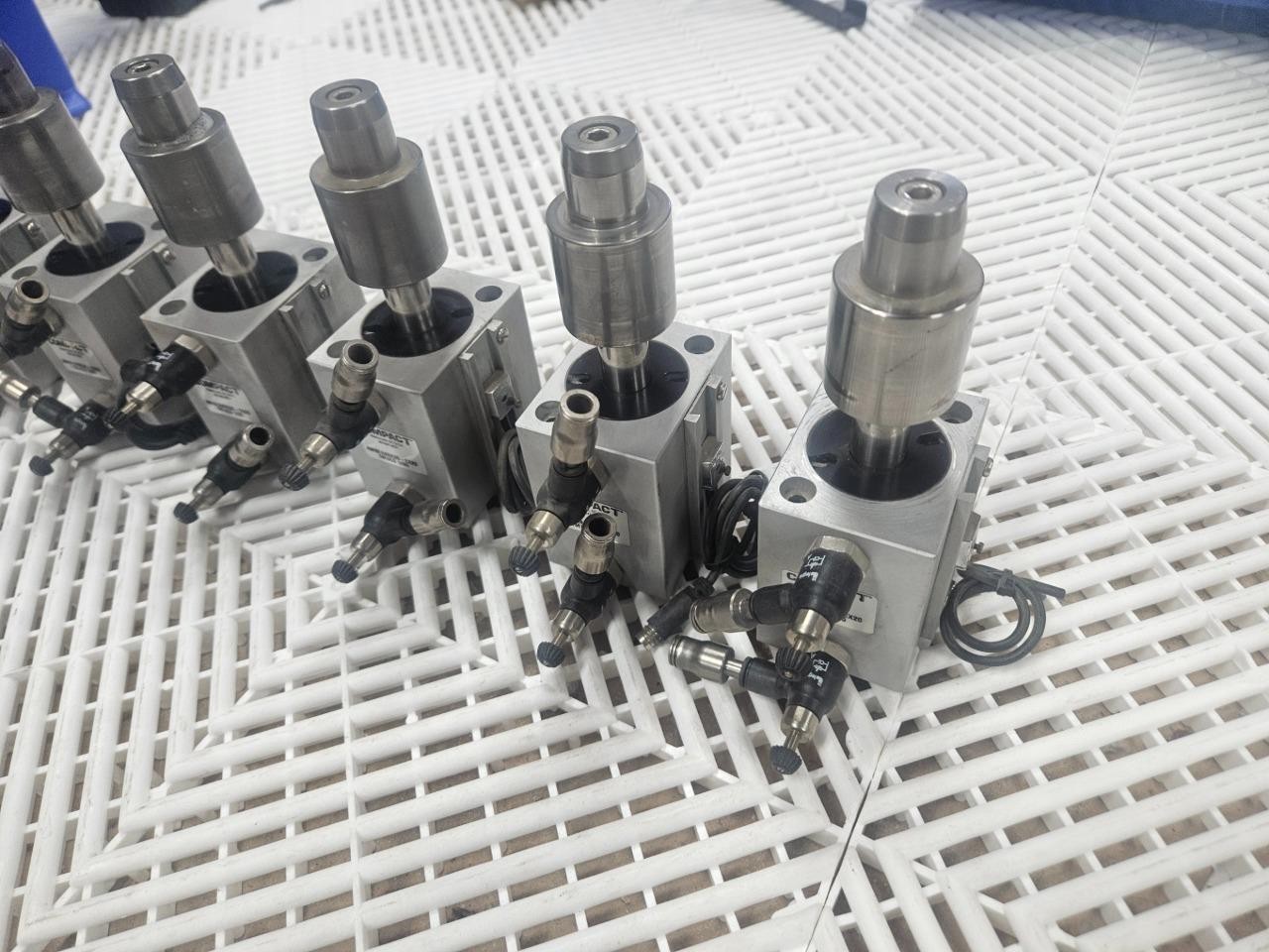 (Qty 6) Compact Air AWSFH40X30-EX20 Air Cylinder 40mm Bore x 30mm Stroke - Used - Image 6