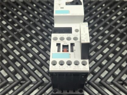 Siemens 3RV1011-1FA10 Circuit Breaker Motor Protector / 3RT1015-1AK61 Contactor - Used - Image 14