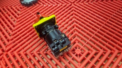 Square D 9003 Type K2 Rotary Disconnect Switch 20A / 660V with KCD1Y Handle - Used - Image 7