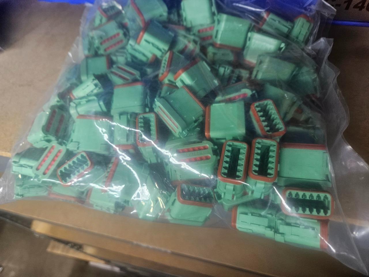 (100) New TE Connectivity Deutsch DT06-12SC-EP06 Connector 12 Position, End Cap - New - Image 9