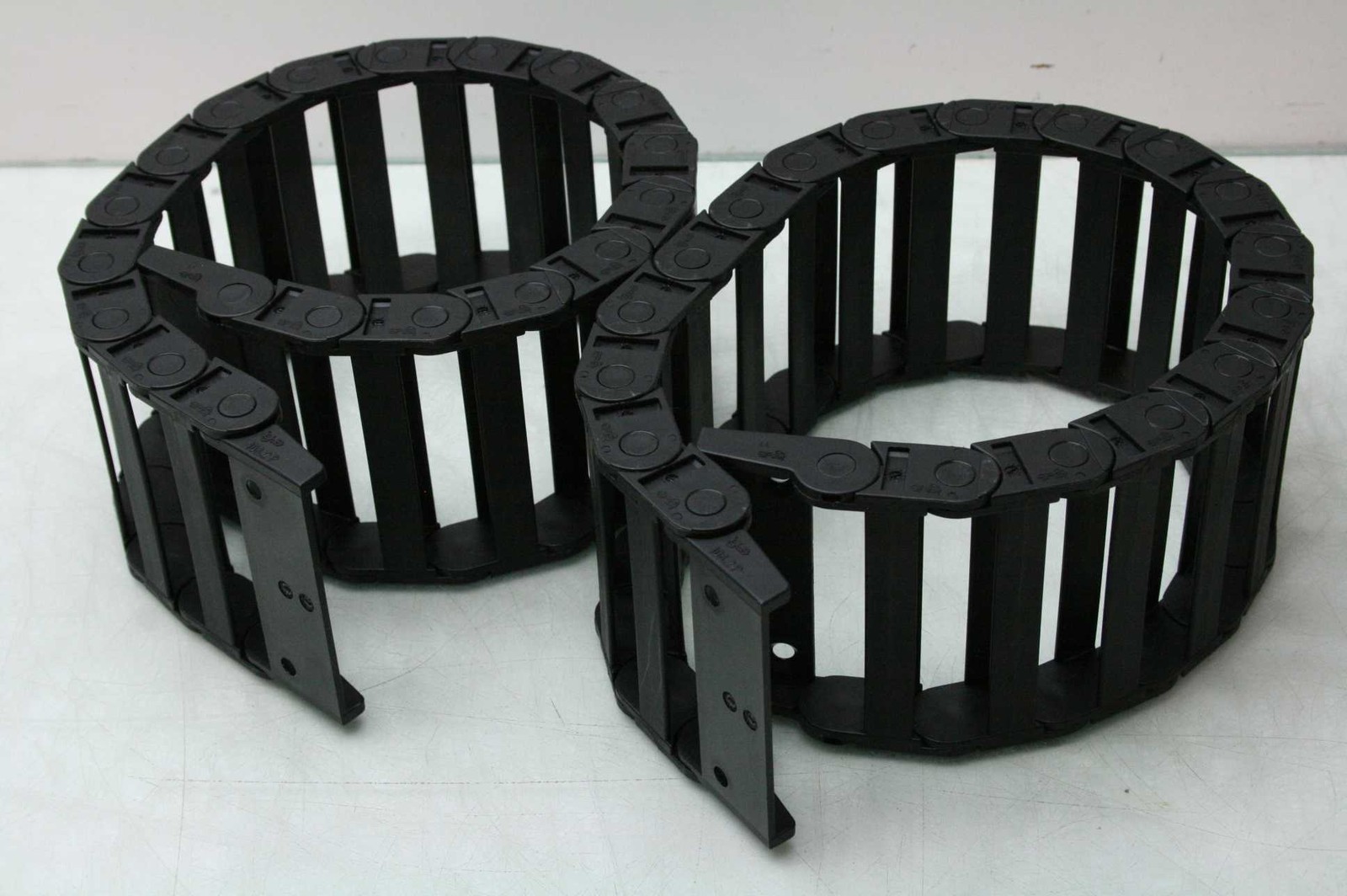 2 Igus 10.6.075 Cable Chains 3.70" x 1" Outer / 75mm Bending Radius / 22"L - Used - Image 10