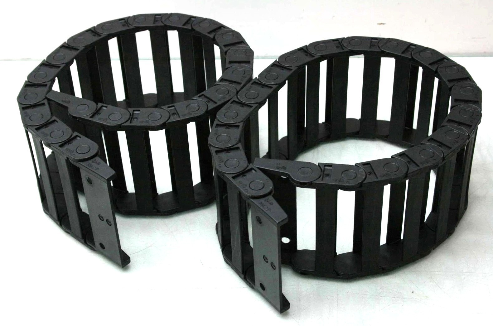2 Igus 10.6.075 Cable Chains 3.70" x 1" Outer / 75mm Bending Radius / 22"L - Used