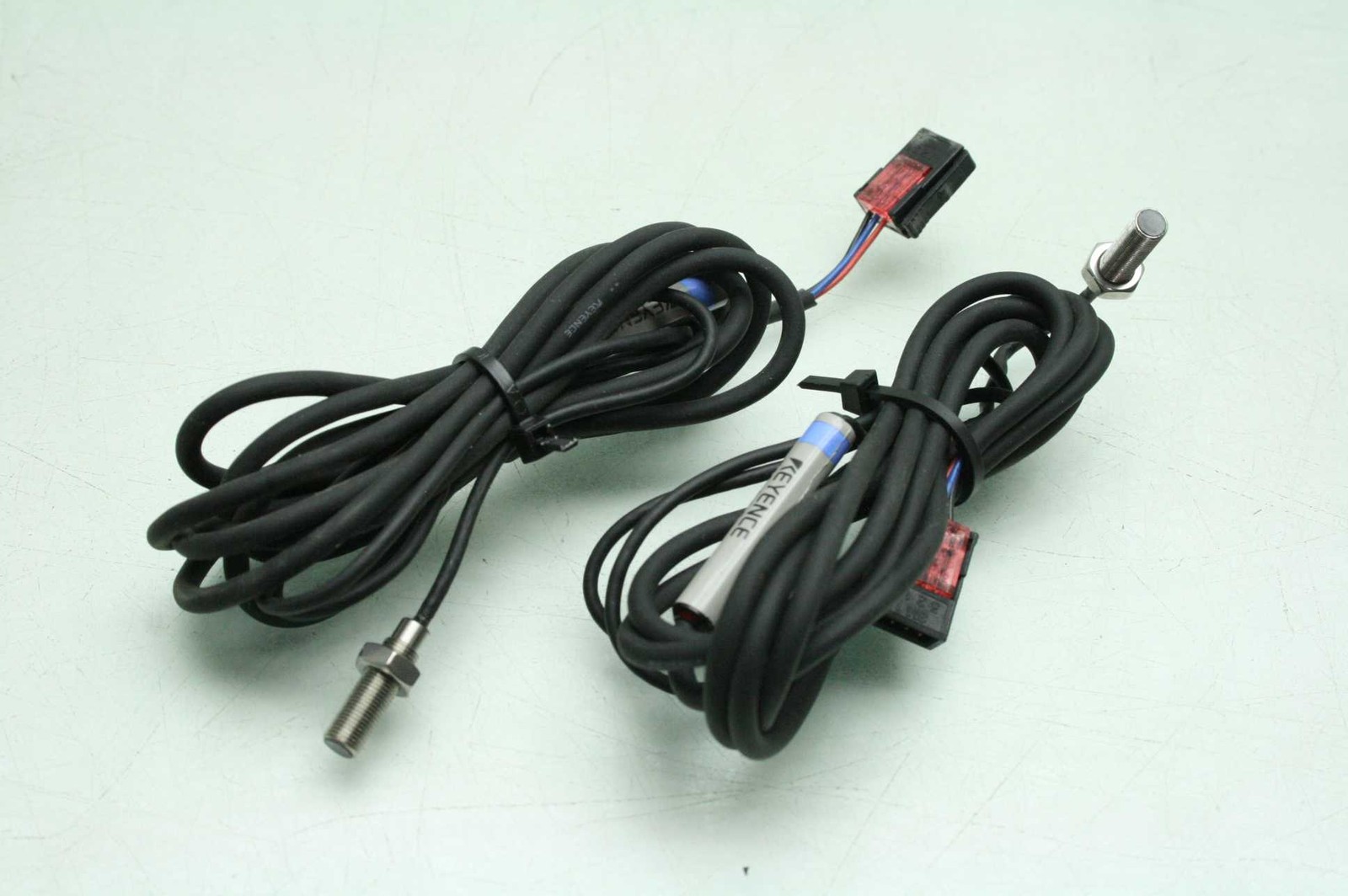 2 Keyence EM-005 Proximity Sensors M5 Thread 10-30V DC 1mm Range - Used - Image 3