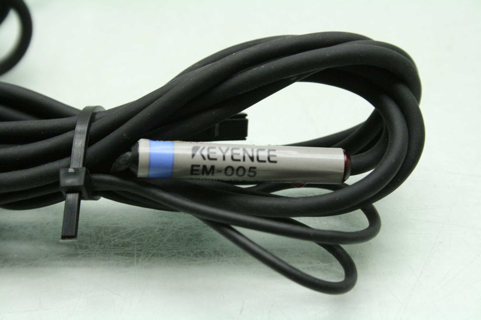 2 Keyence EM-005 Proximity Sensors M5 Thread 10-30V DC 1mm Range - Used - Image 6