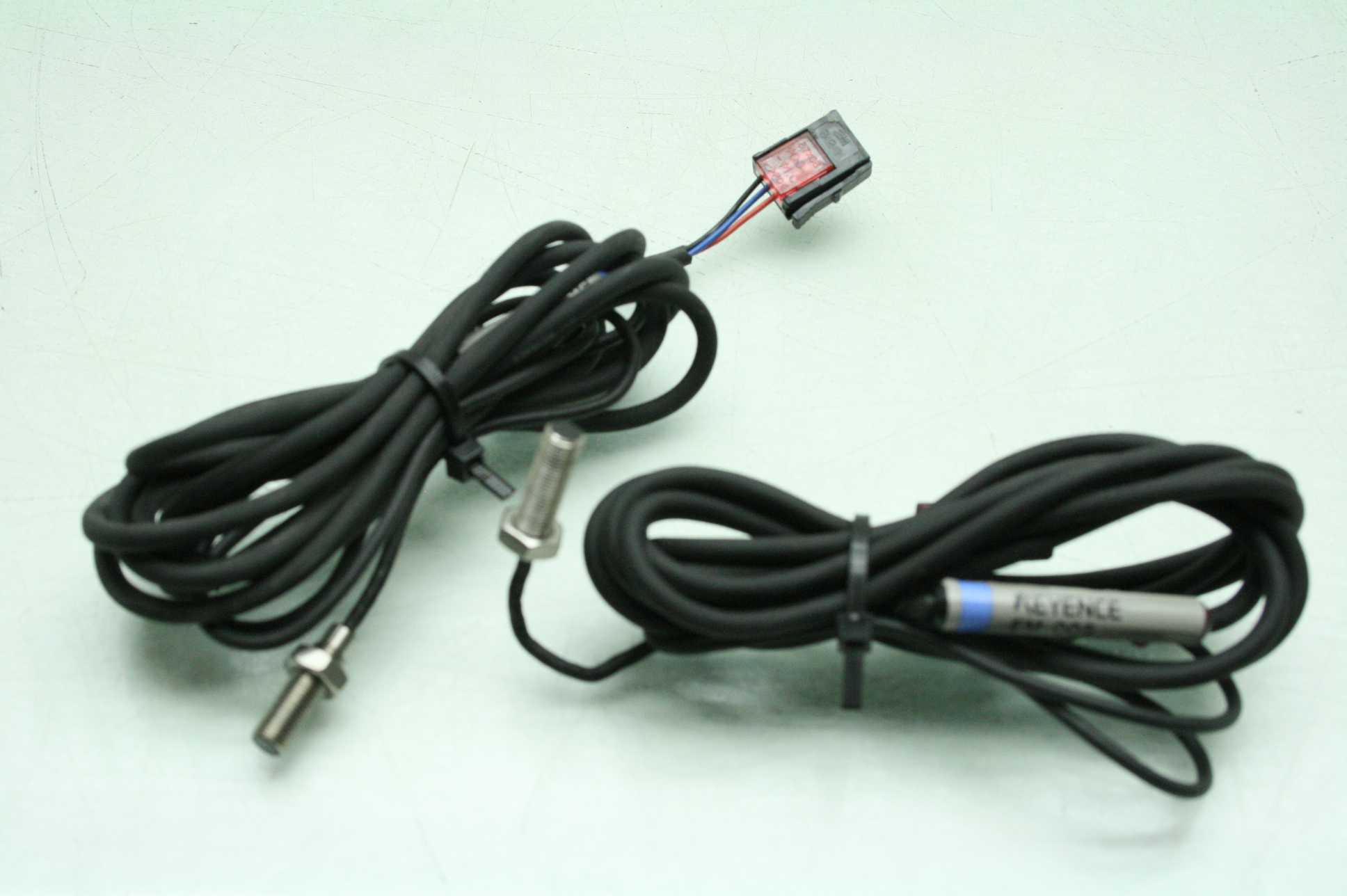 2 Keyence EM-005 Proximity Sensors M5 Thread 10-30V DC 1mm Range - Used - Image 8