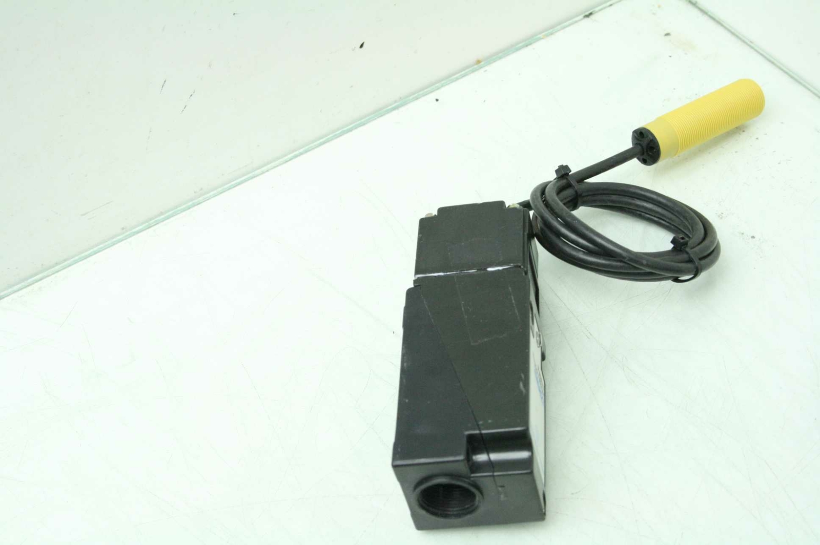 EMS HMS827-03 K012 Passive Reader / Writer w/ M18 Tubular Remote Antenna - Used - Image 7