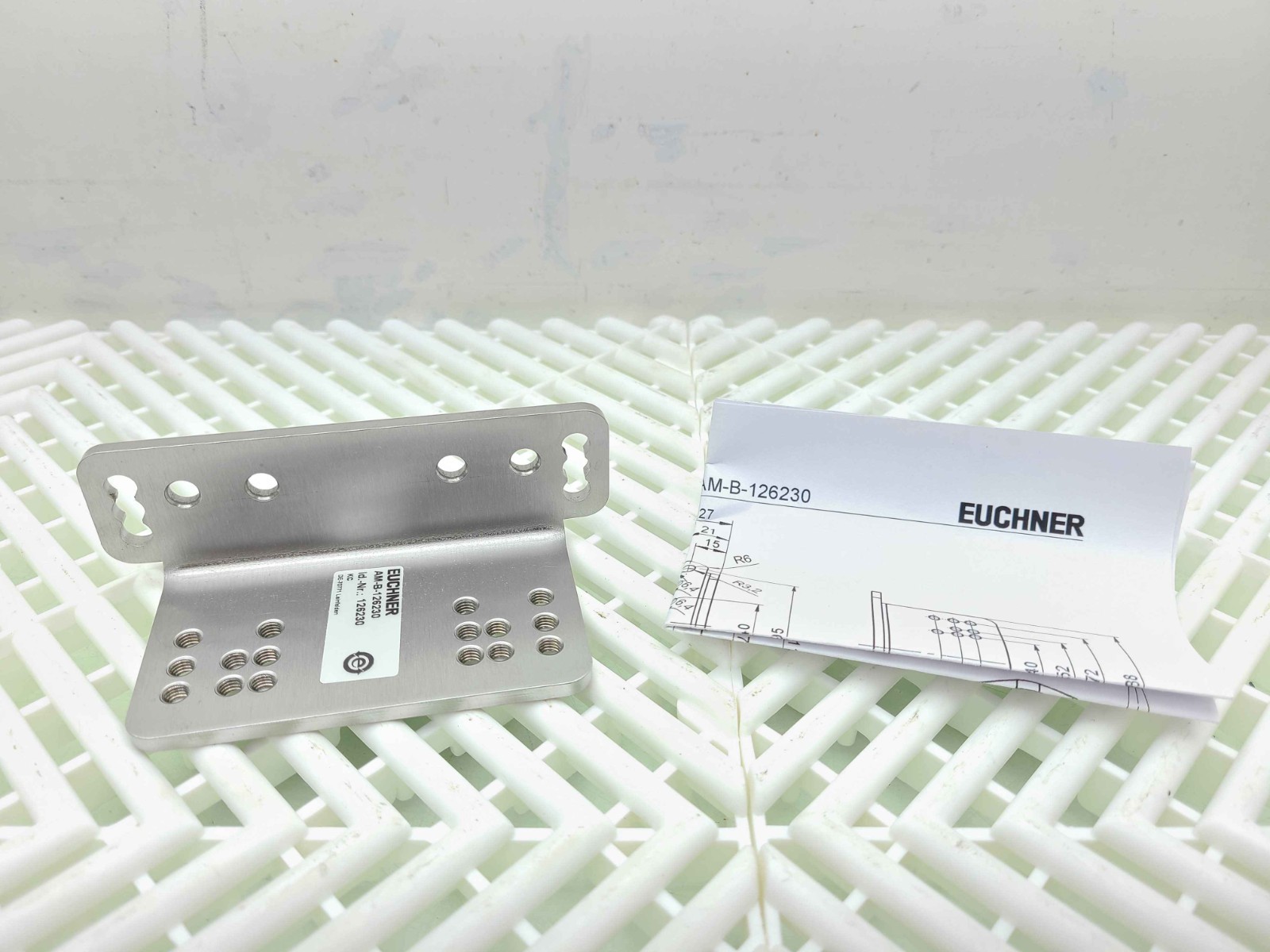 Euchner AM-B-126230 Mounting Bracket - New other (see details) - Image 4
