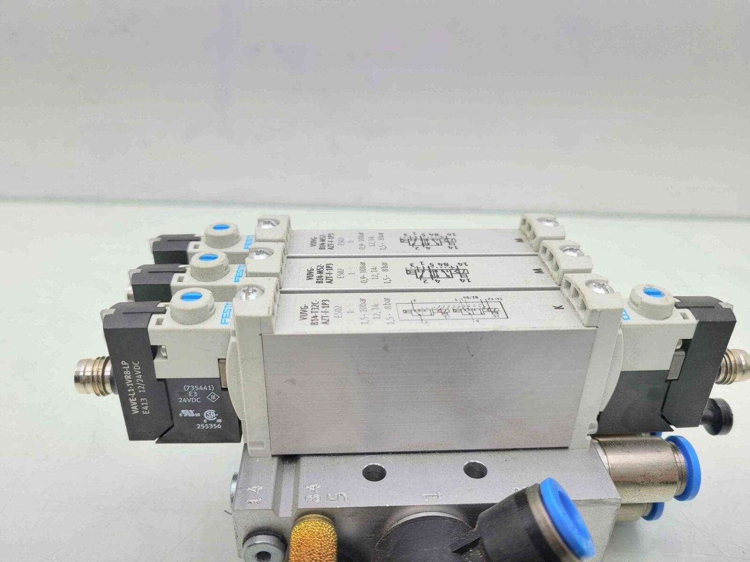 Festo VTUG Valve Manifold 572230 w/ (3) VUVG-B14 E502 Solenoid Valves ...